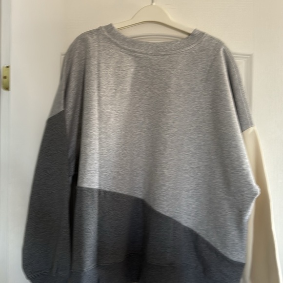 Gray and Cream Hyba NWOT Crewneck Colorblock Sweater. Ptp 28” 25”plus size - Picture 7 of 8